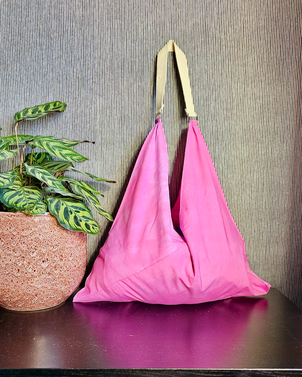 Hand-dyed Origami Handcrafted Bag - Pink - with handle-La Cave à Laine