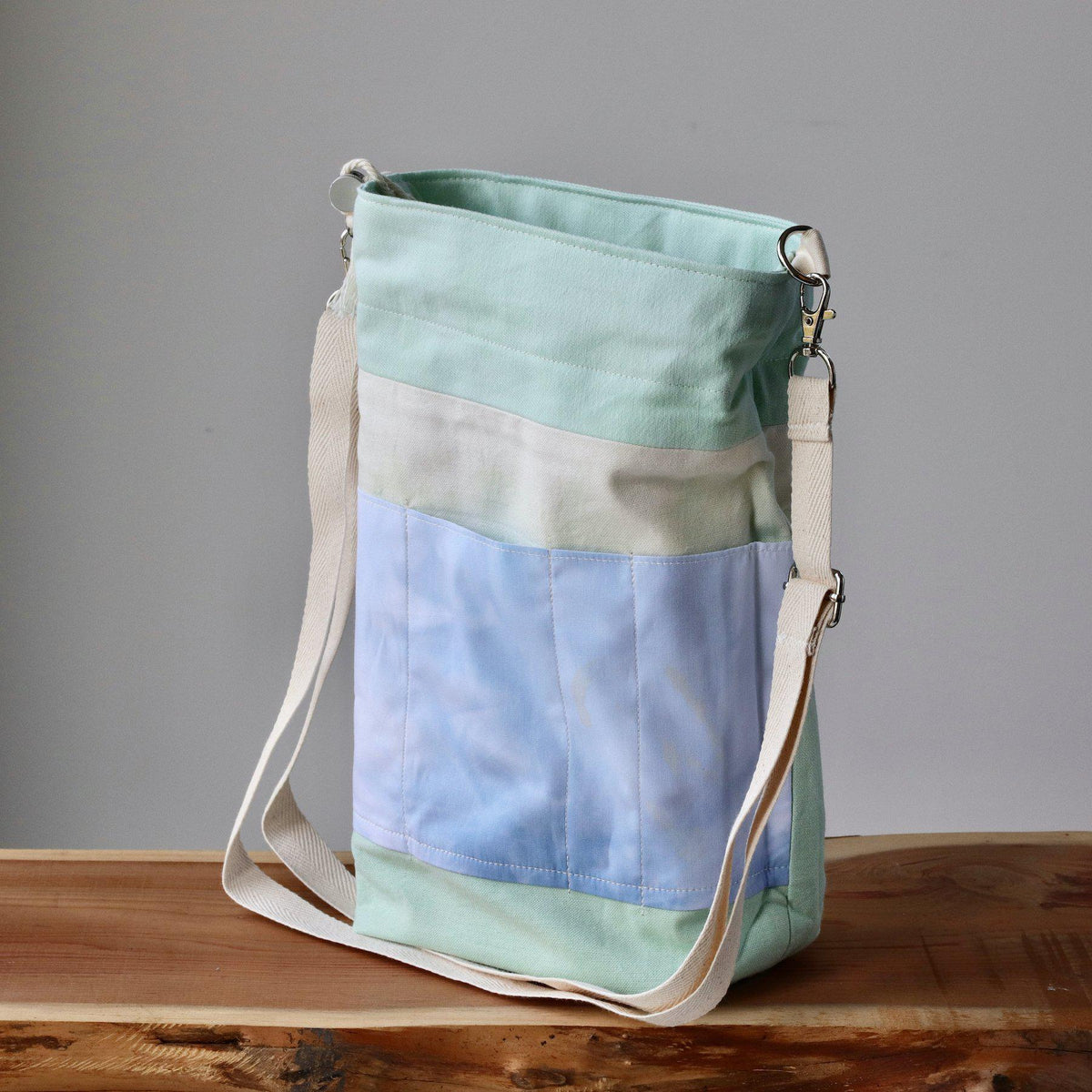 Aquarelle Project Bag - Hand-Dyed Organic Cotton, Crossbody: Bicolour Verde Chiaro-La Cave à Laine