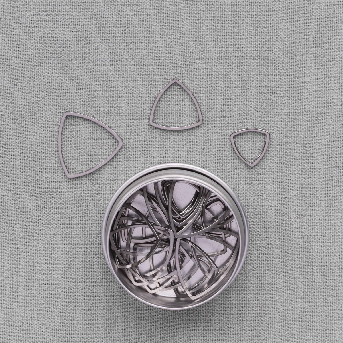 30 Stitch Markers - Rounded Triangle Mix Silver-La Cave à Laine