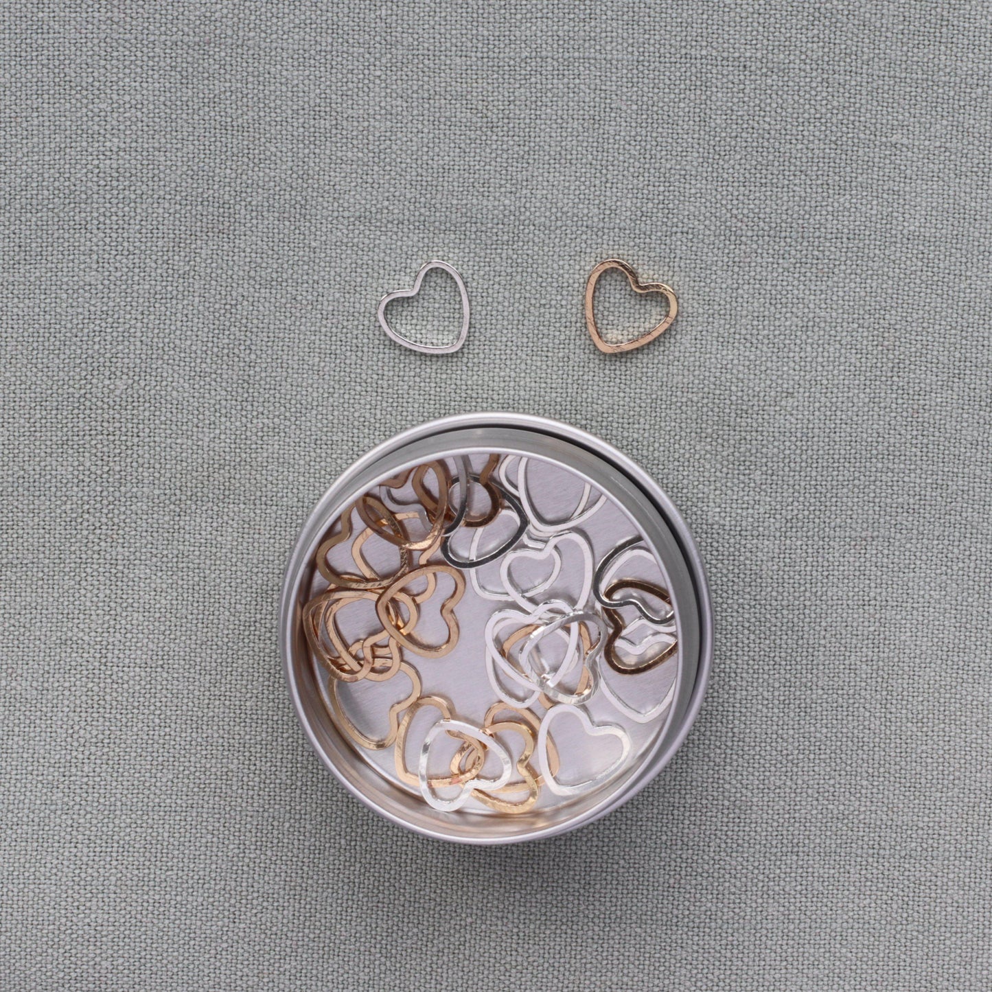 30 Stitch Markers - Heart Gold and Silver, Small-La Cave à Laine