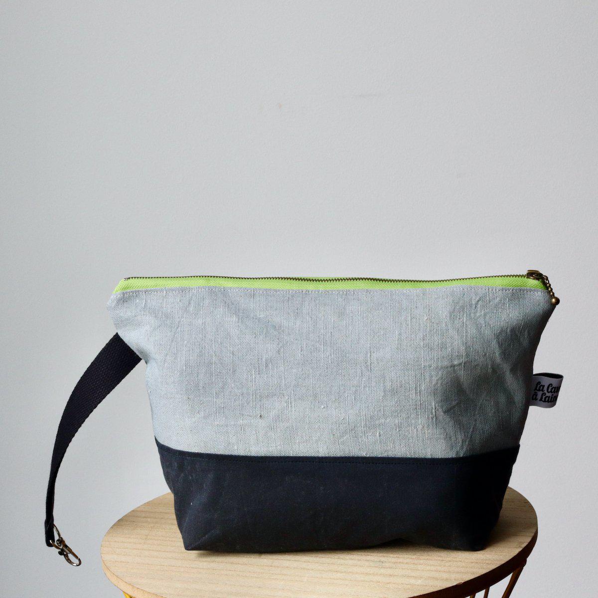 Project Bag Wristlet - Hand-dyed, Green Zipper-La Cave à Laine