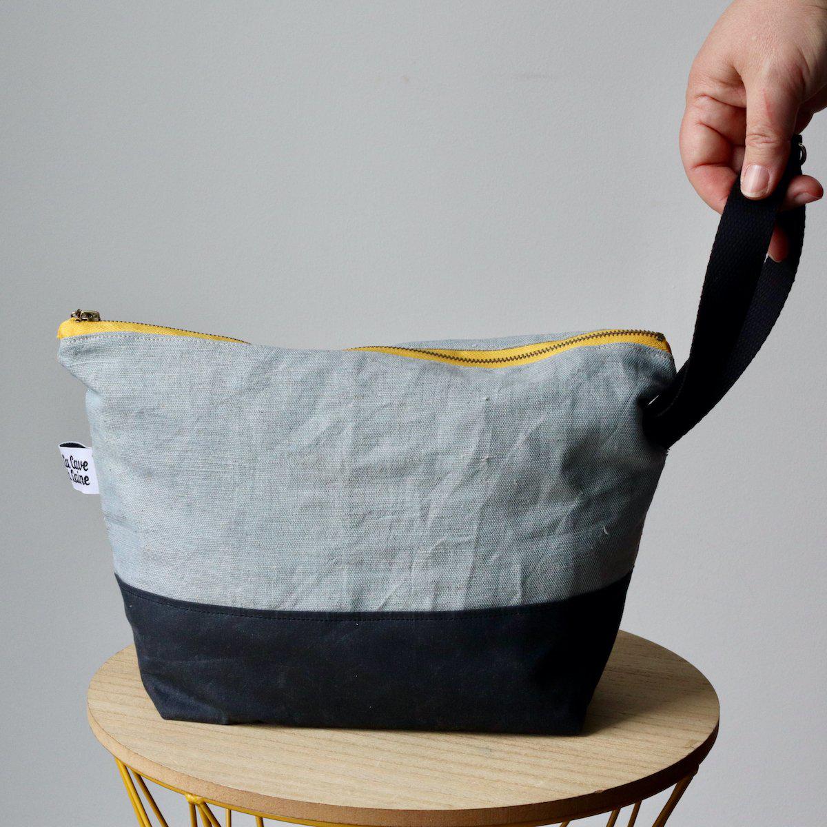 Project Bag Wristlet - Hand-dyed, Yellow Zipper-La Cave à Laine