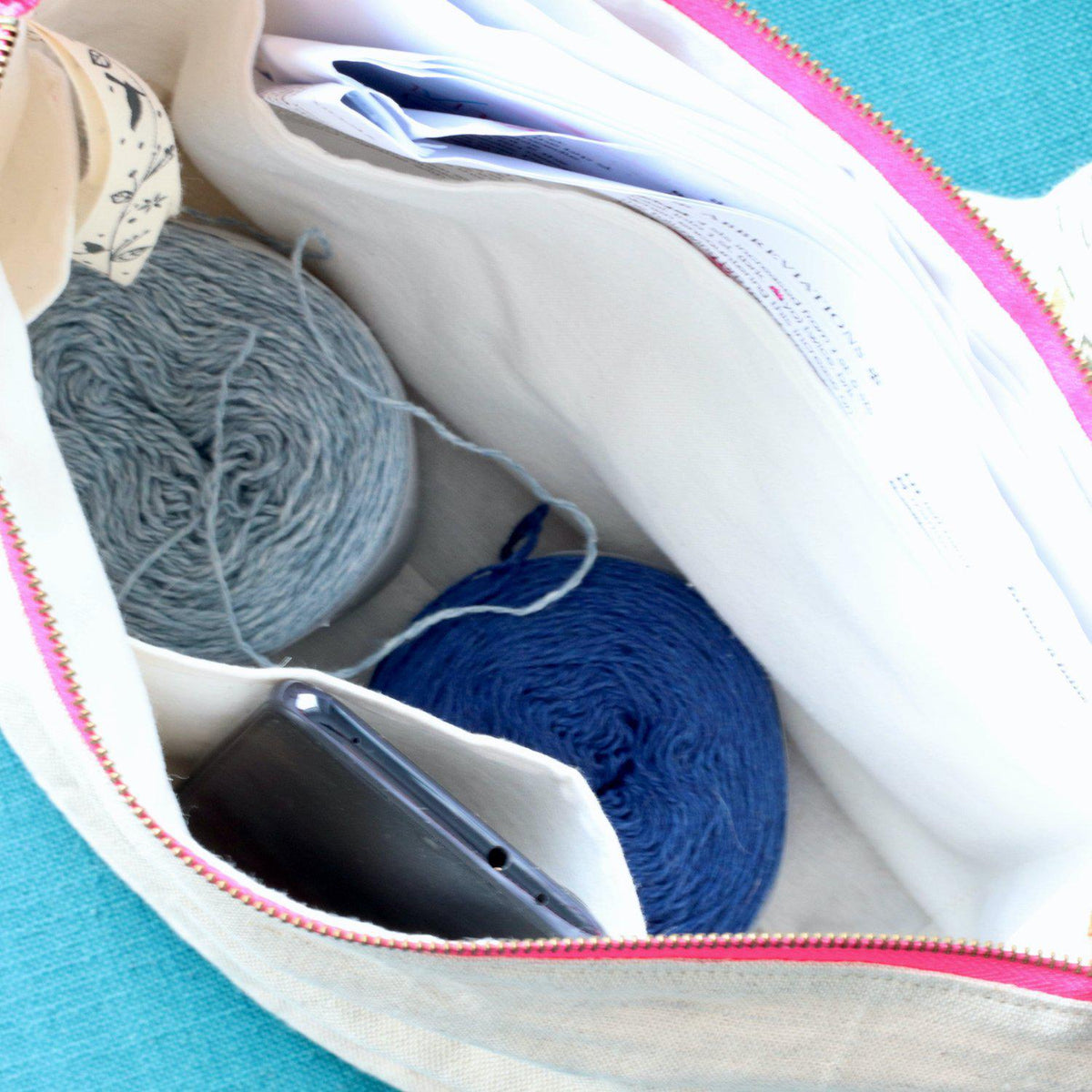 Project Bag Wristlet - Hand-dyed, Light Pink Zipper-La Cave à Laine
