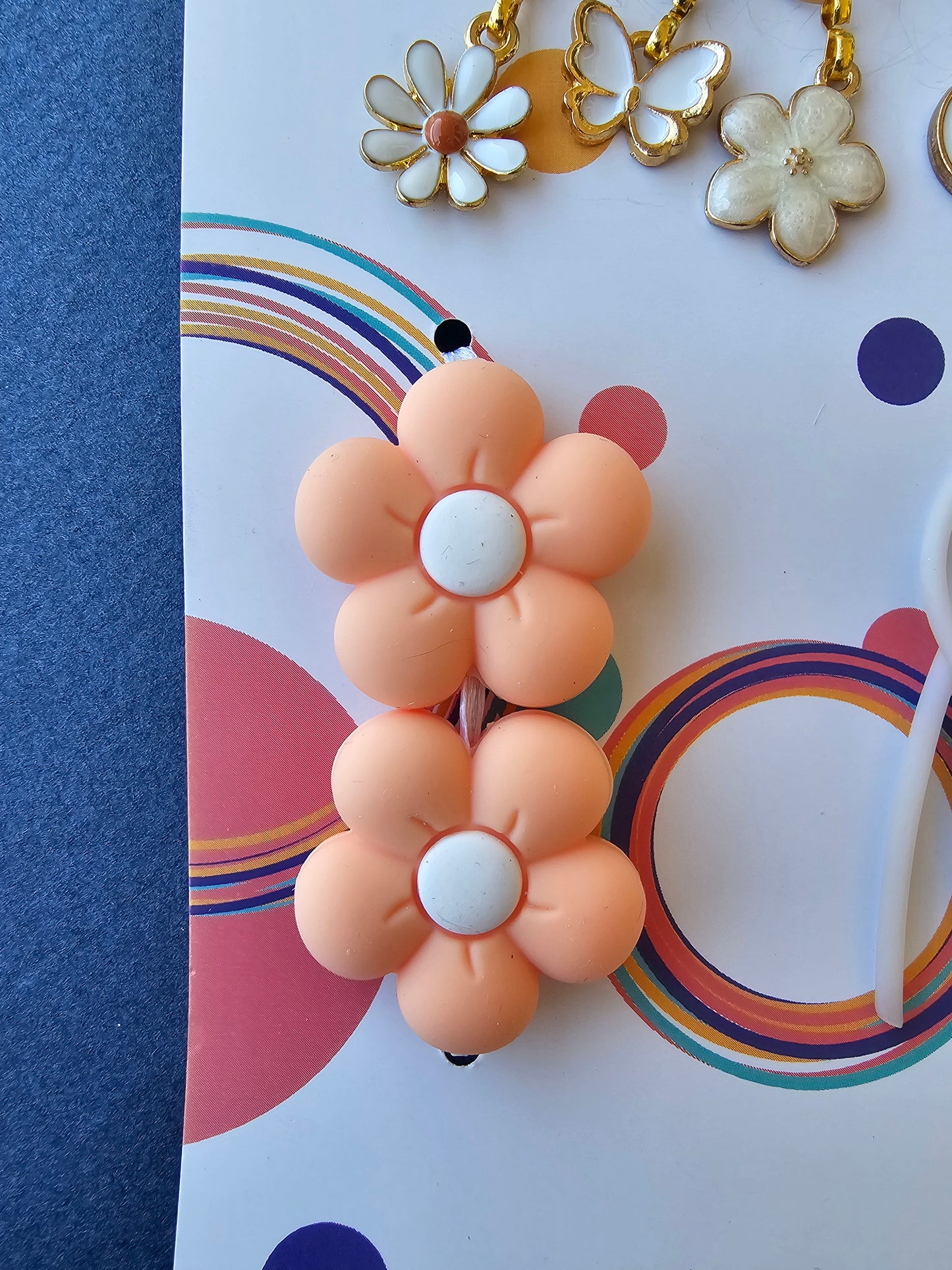 Extra Notions Card - Stitch Markers, Stoppers, and Holders - White