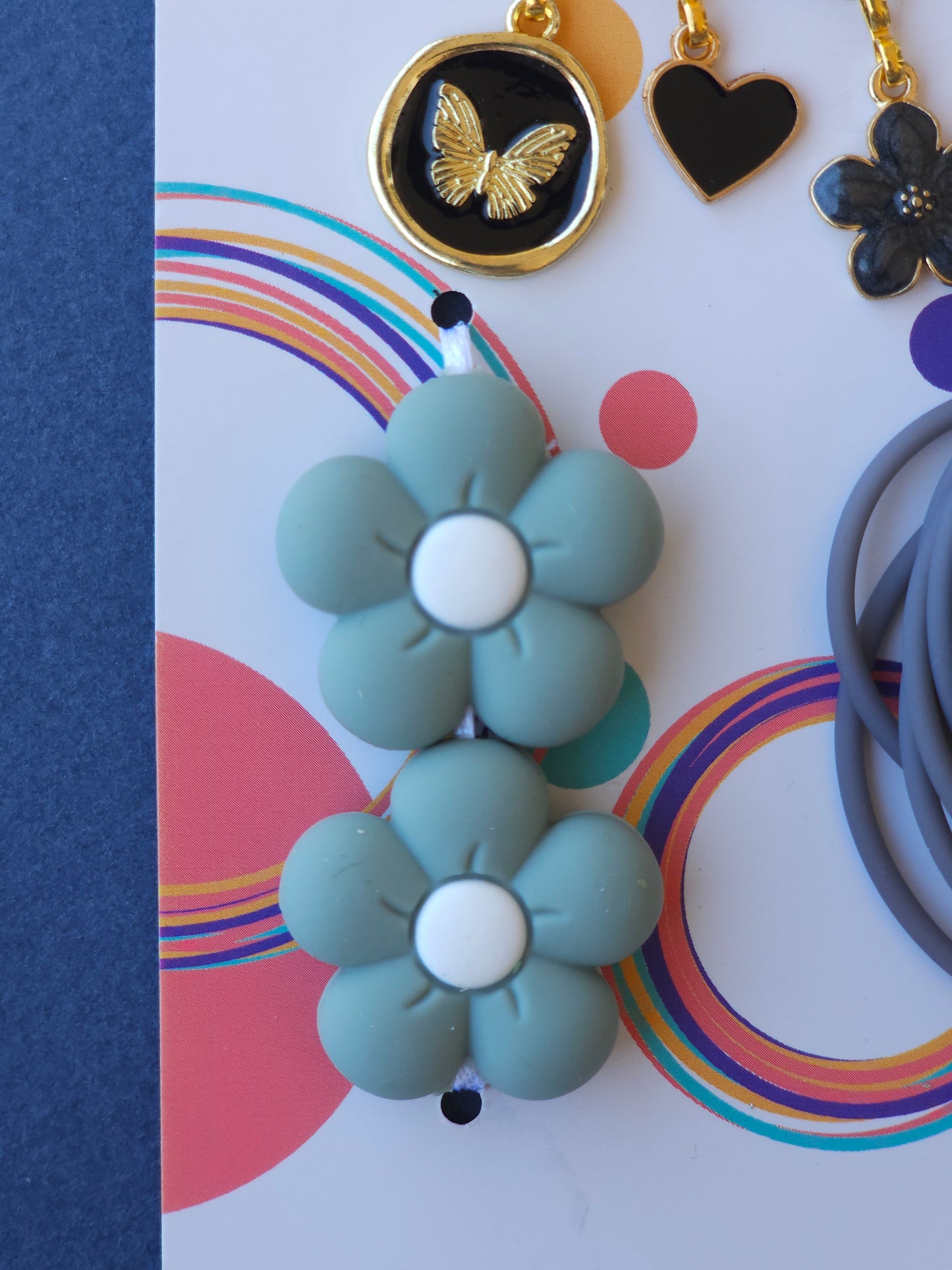 Extra Notions Card - Stitch Markers, Stoppers, and Holders - Grey