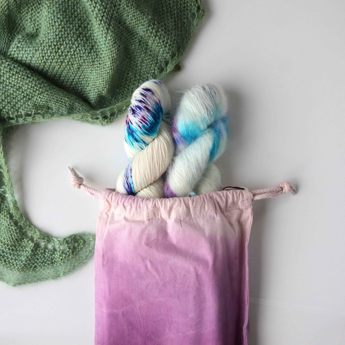 Snow Can Wait Shawl KIT - Touch of Blues-La Cave à Laine