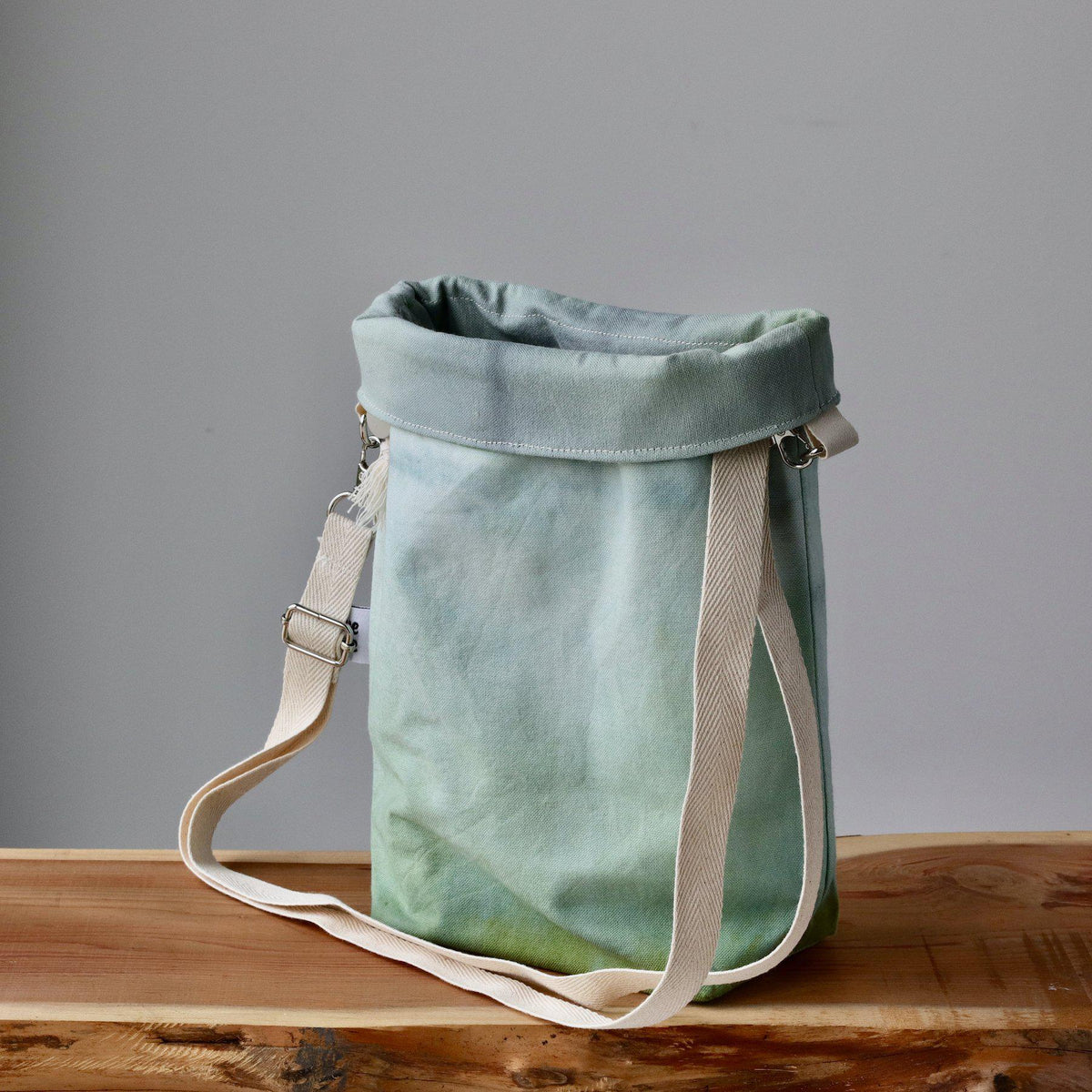 Aquarelle Project Bag - Hand-Dyed Organic Cotton, Crossbody: Bicolour Verde Chiaro-La Cave à Laine