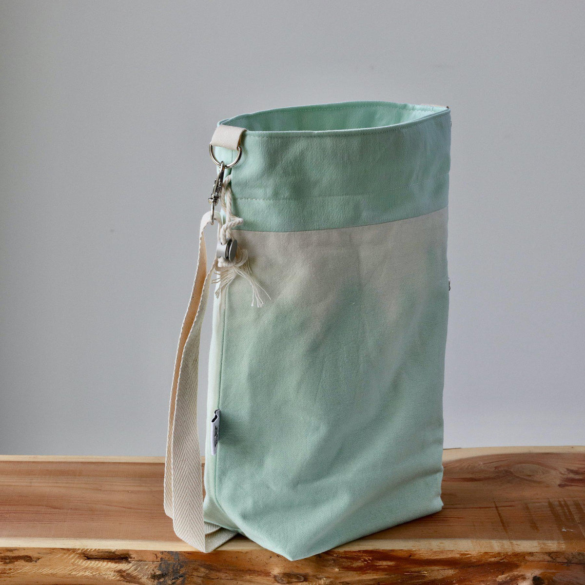 Aquarelle Project Bag - Hand-Dyed Organic Cotton, Crossbody: Bicolour Verde Chiaro-La Cave à Laine