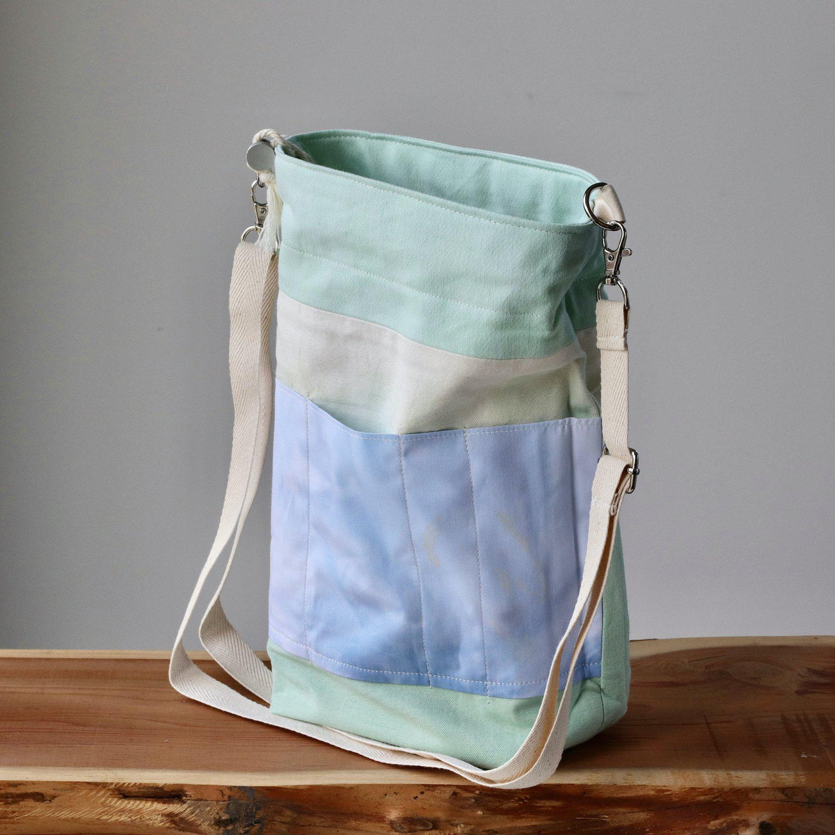 Aquarelle Project Bag - Hand-Dyed Organic Cotton, Crossbody: Bicolour Verde Chiaro-La Cave à Laine
