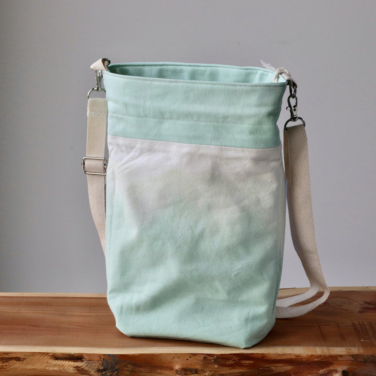 Aquarelle Project Bag - Hand-Dyed Organic Cotton, Crossbody: Bicolour Verde Chiaro-La Cave à Laine