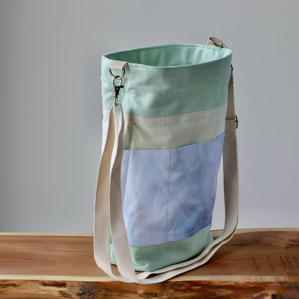 Aquarelle Project Bag - Hand-Dyed Organic Cotton, Crossbody: Bicolour Verde Chiaro-La Cave à Laine