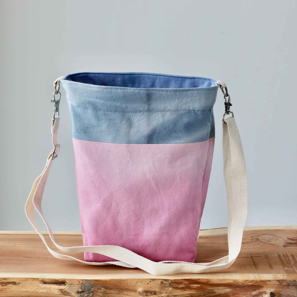 Aquarelle Project Bag - Hand-Dyed Organic Cotton, Crossbody: Bicolour Blu & Rosa-La Cave à Laine