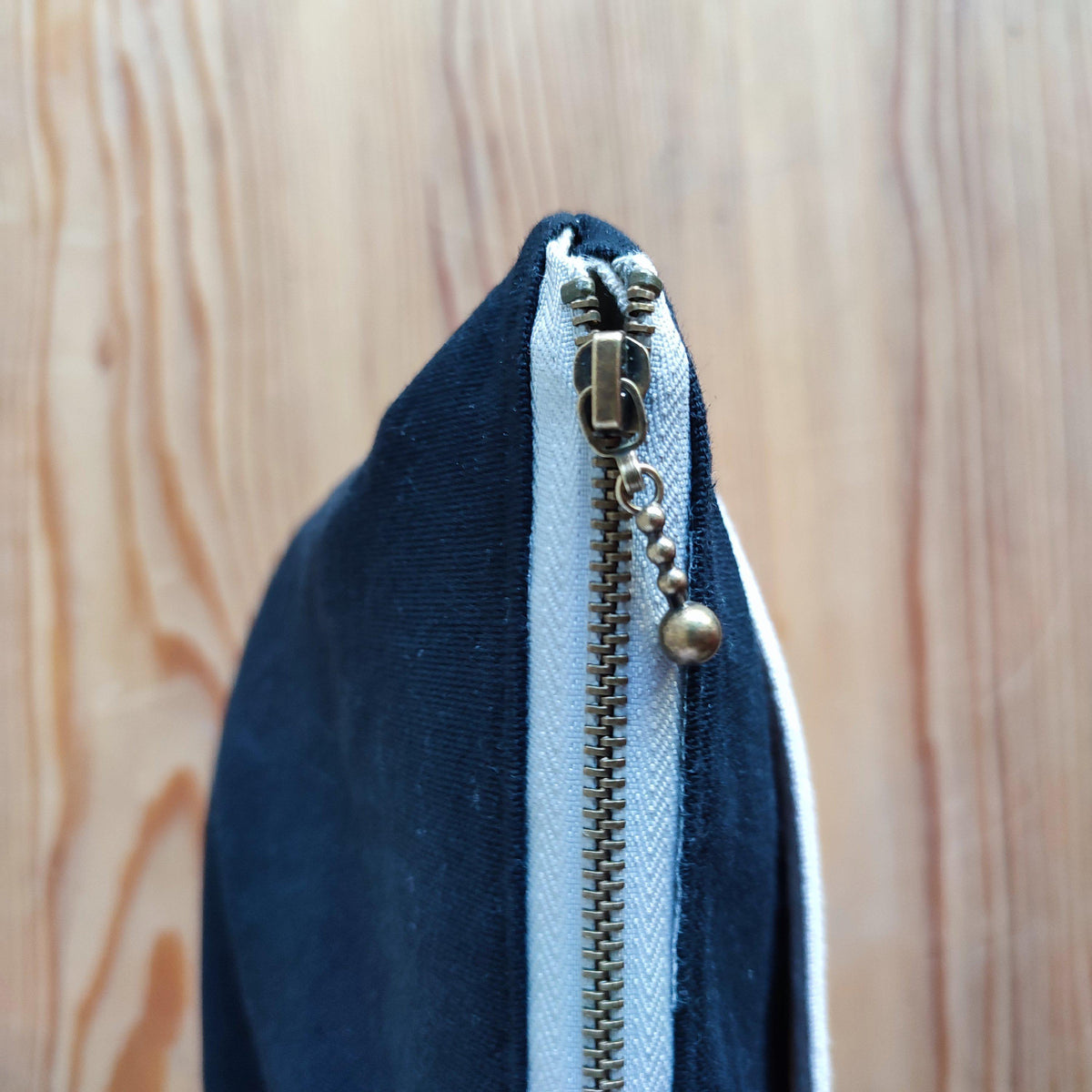 Black&White Wristlet Bag - Grey-La Cave à Laine