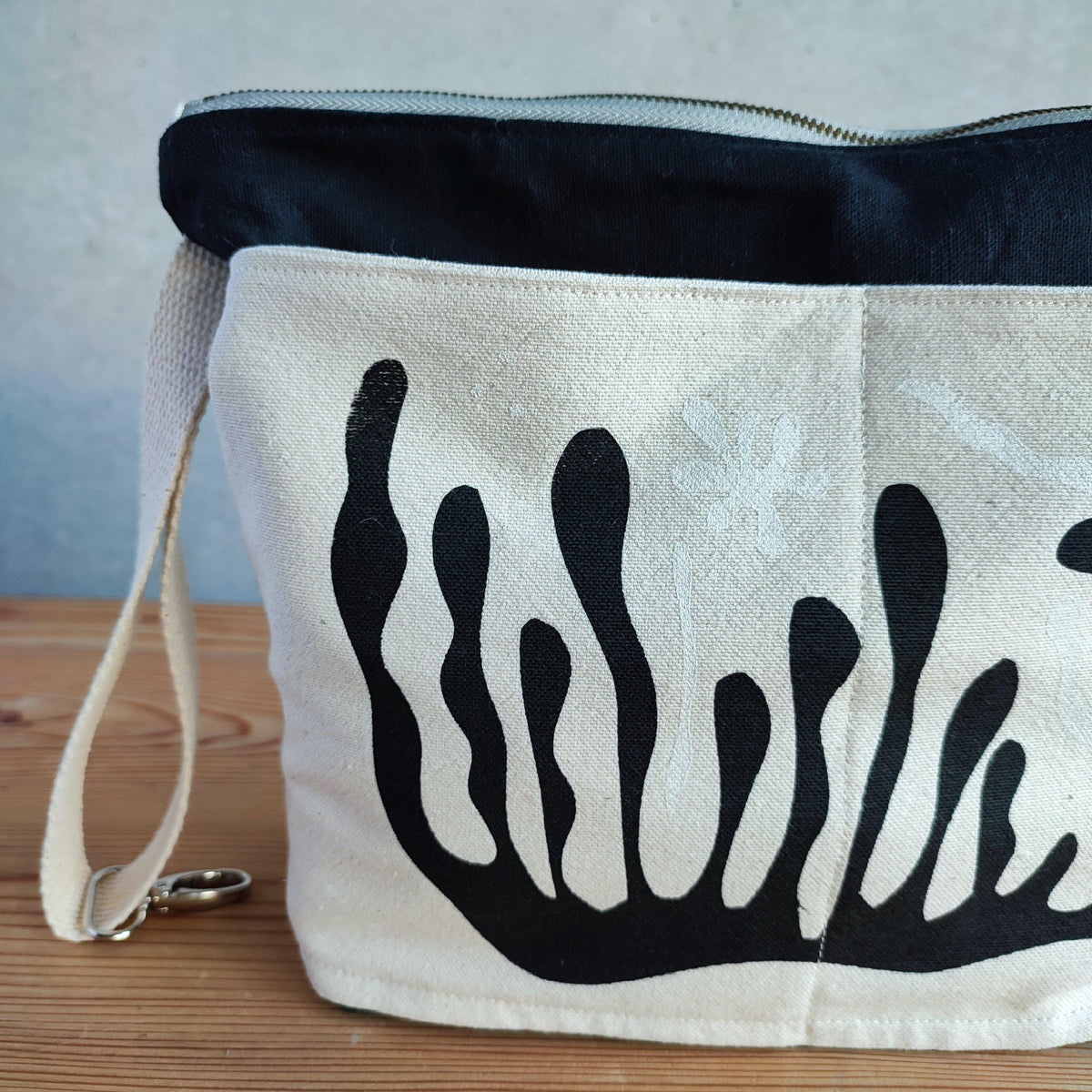Black&White Wristlet Bag - Grey-La Cave à Laine