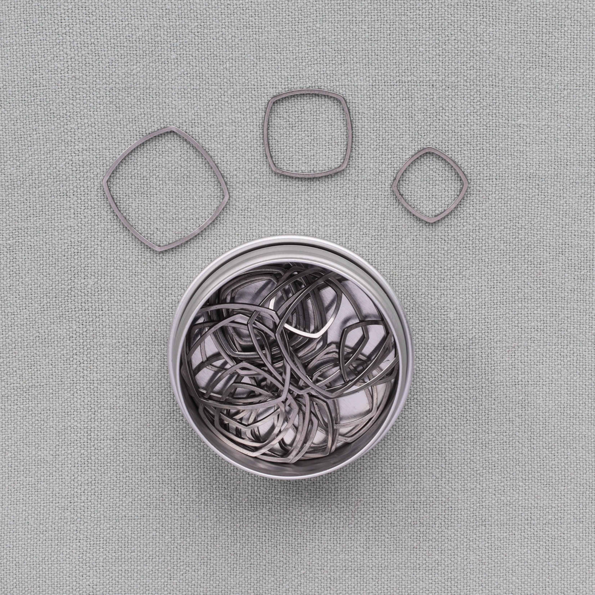 30 Stitch Markers - Rounded Square Mix Silver-La Cave à Laine