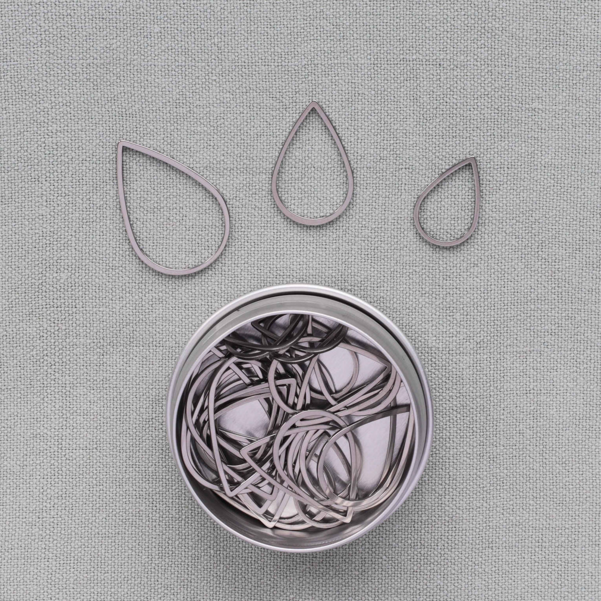 30 Stitch Markers - Teardrop Silver Mix-La Cave à Laine