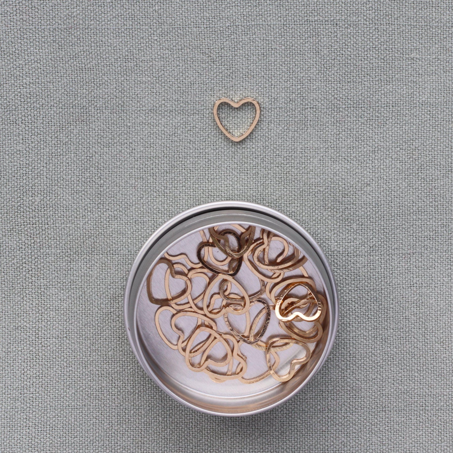 30 Stitch Markers - Heart Gold Small-La Cave à Laine
