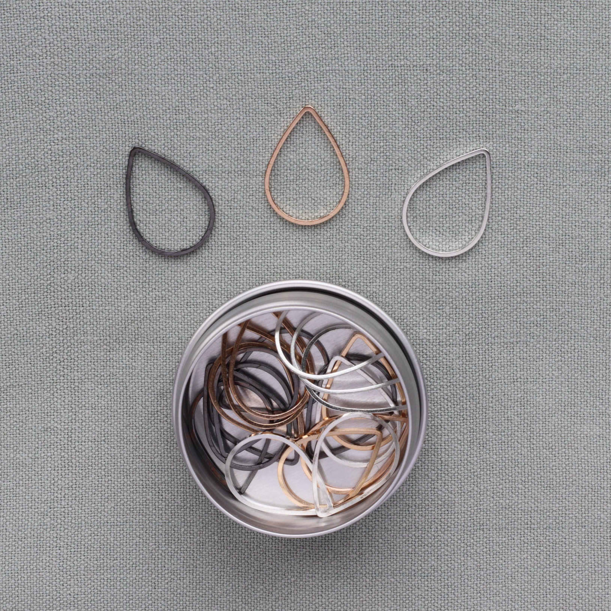 21 Stitch Markers - Teardrop Mix-La Cave à Laine