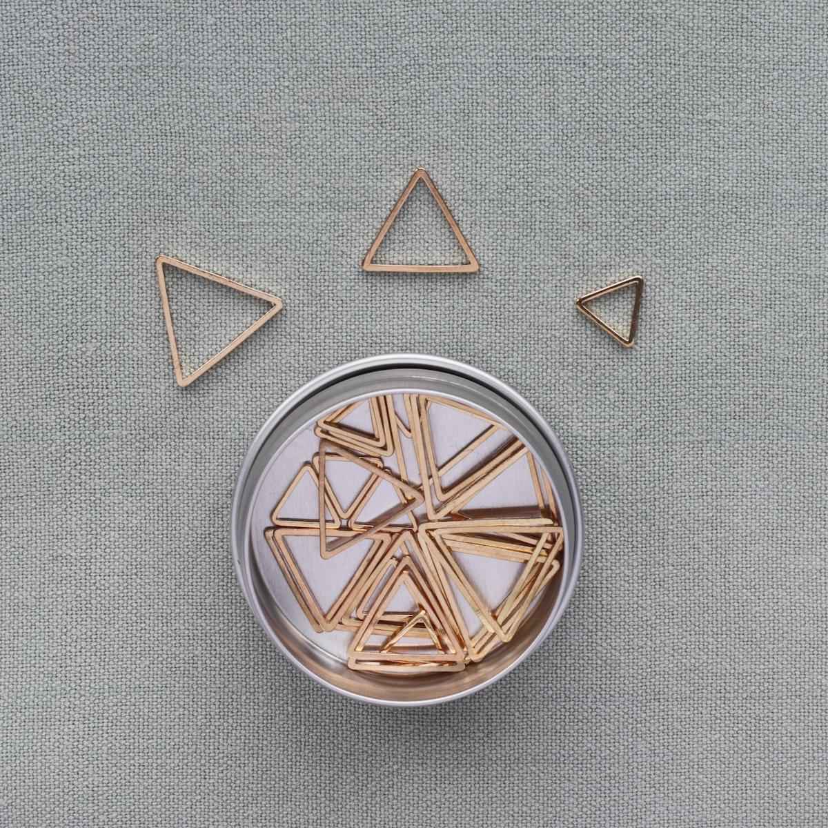30 Stitch Markers - Triangle Mix Gold-La Cave à Laine