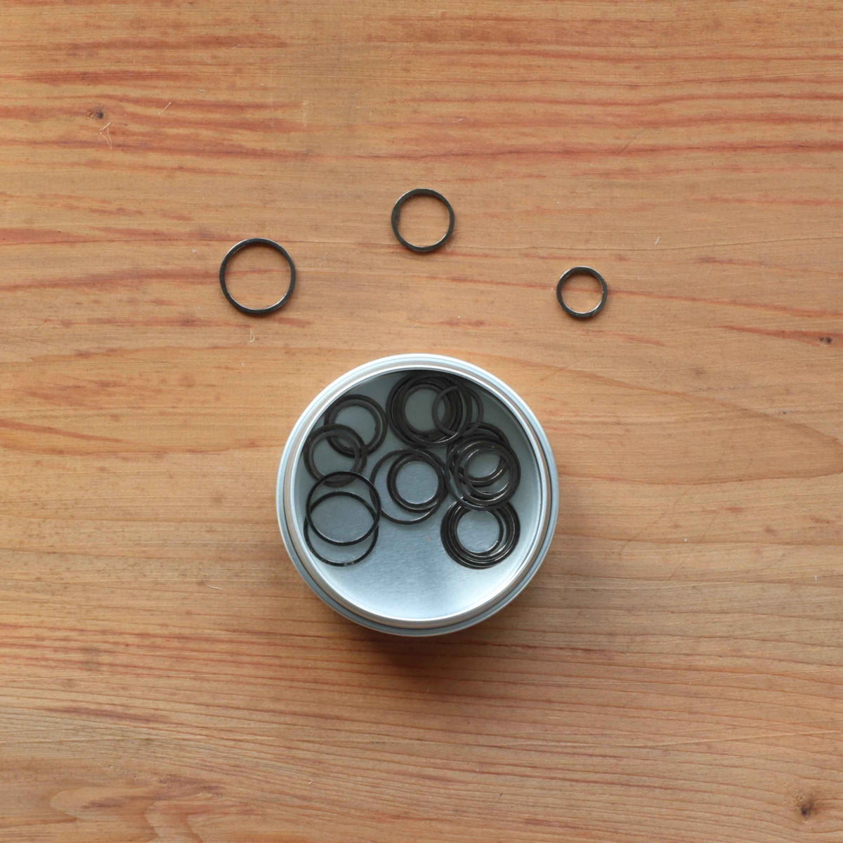 30 Stitch Markers - Circle Mix Black-La Cave à Laine