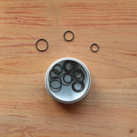 30 Stitch Markers - Circle Mix Black-La Cave à Laine
