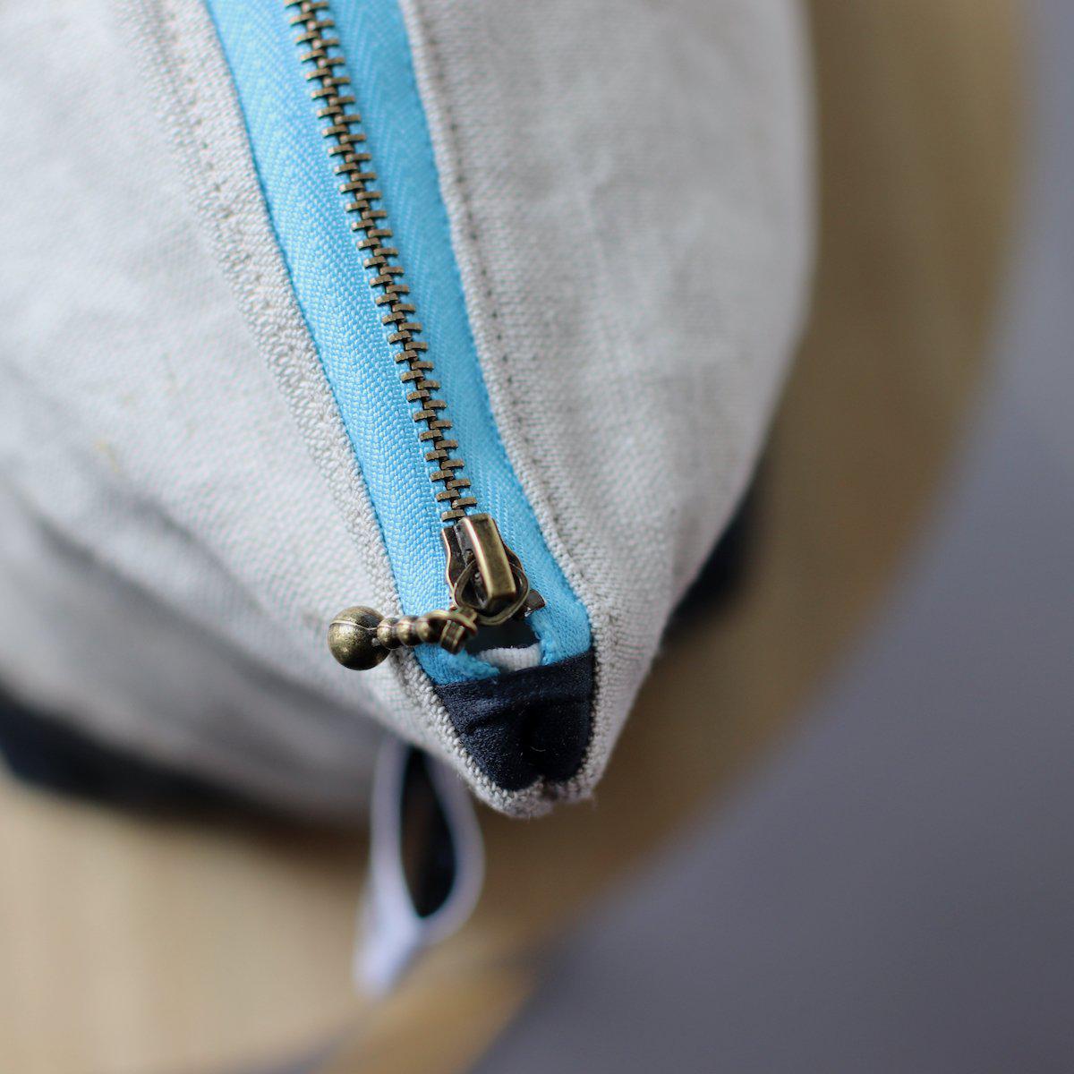 Project Bag Wristlet - Hand-dyed, Light Blue Zipper-La Cave à Laine