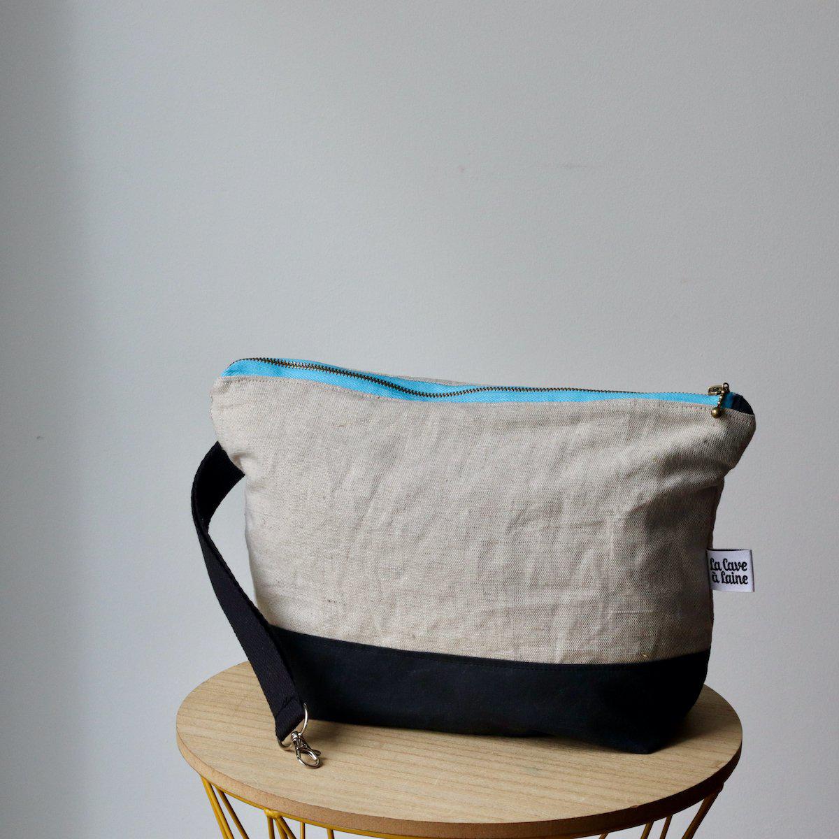 Project Bag Wristlet - Hand-dyed, Light Blue Zipper-La Cave à Laine