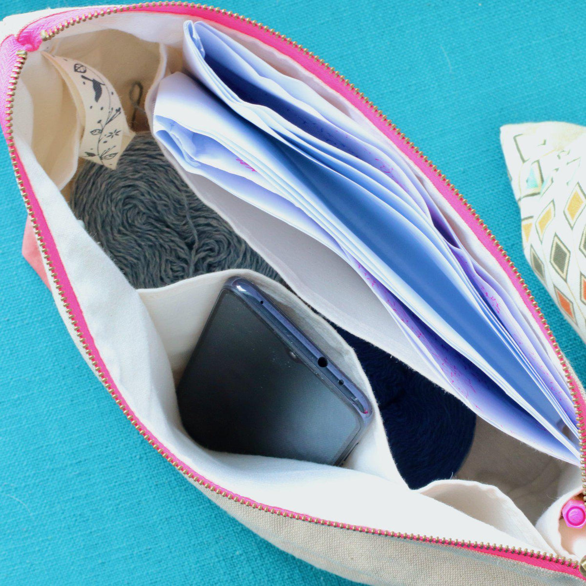 Project Bag Wristlet - Hand-dyed, Fuchsia Zipper-La Cave à Laine