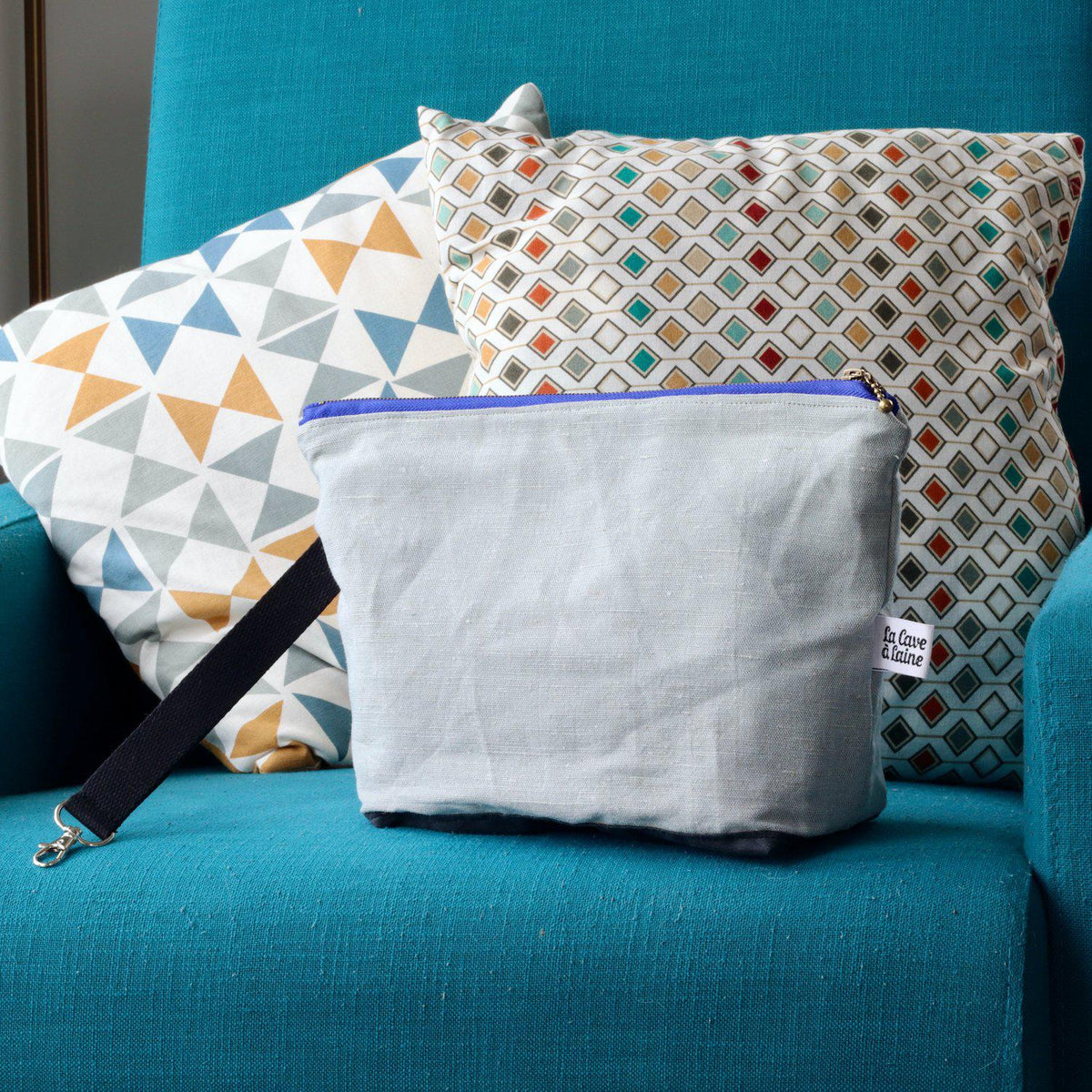 Project Bag Wristlet - Hand-dyed, Bright Blue Zipper-La Cave à Laine