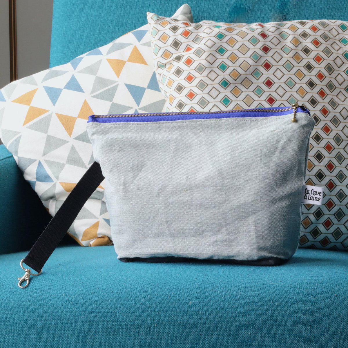 Project Bag Wristlet - Hand-dyed, Bright Blue Zipper-La Cave à Laine
