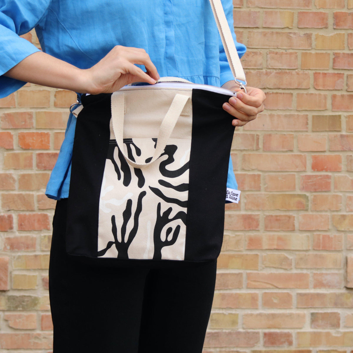 Black&White Tote - Handcrafted Bag with White Zipper-La Cave à Laine