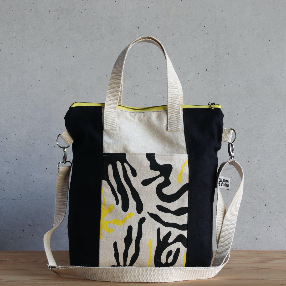 Black&White Tote - Handcrafted Bag with Yellow Zipper-La Cave à Laine