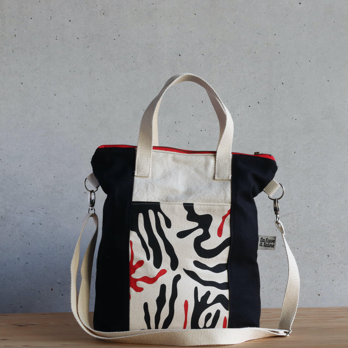 Black&White Tote - Handcrafted Bag with Red Zipper-La Cave à Laine