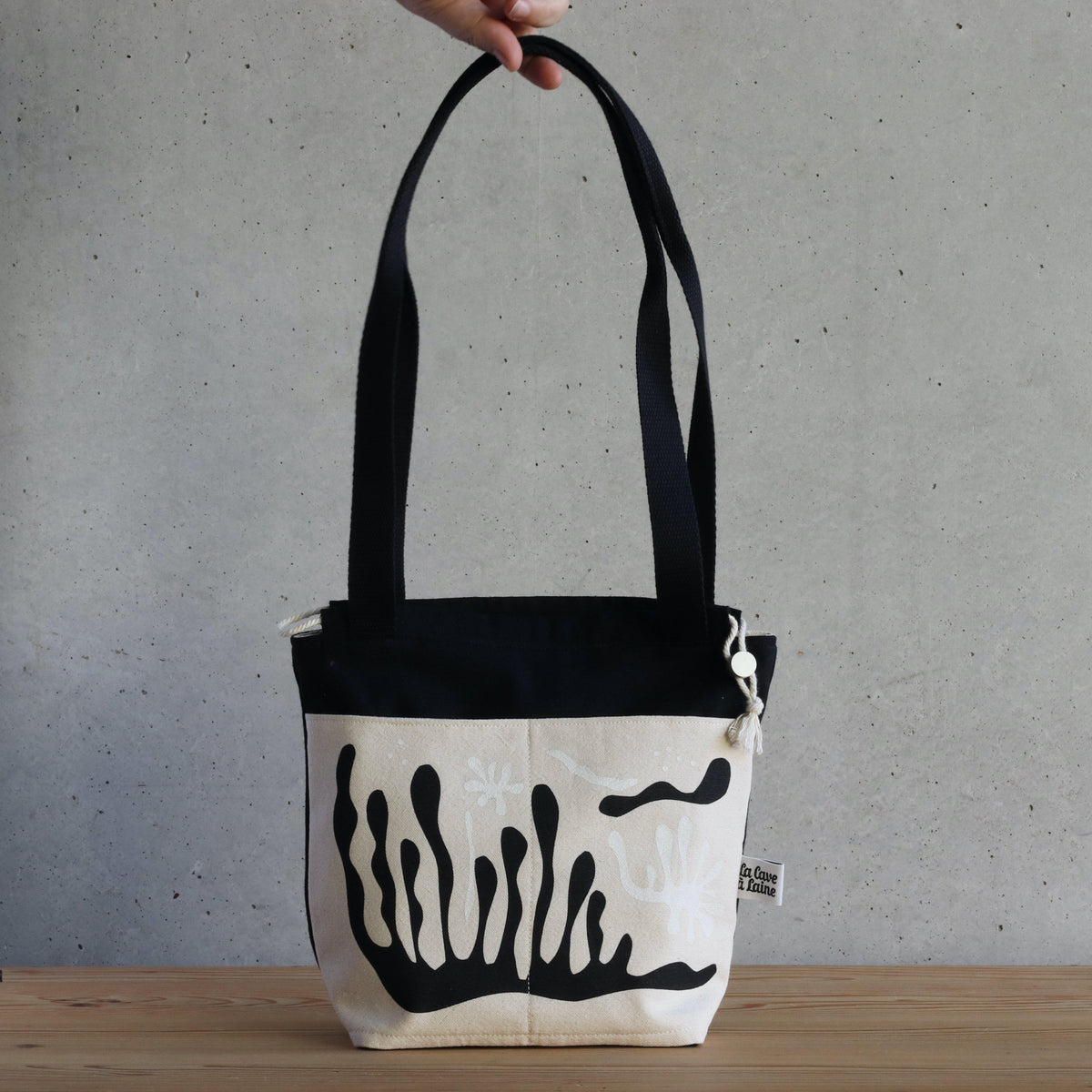 Black&White Super Gioia Long Handles Bag - Handcrafted Bag with external pocket-La Cave à Laine