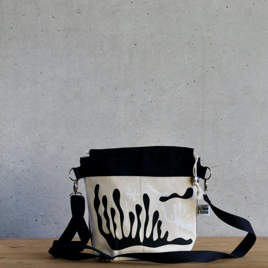 Black&White Super Gioia Crossbody Bag - Handcrafted Bag with external pocket-La Cave à Laine