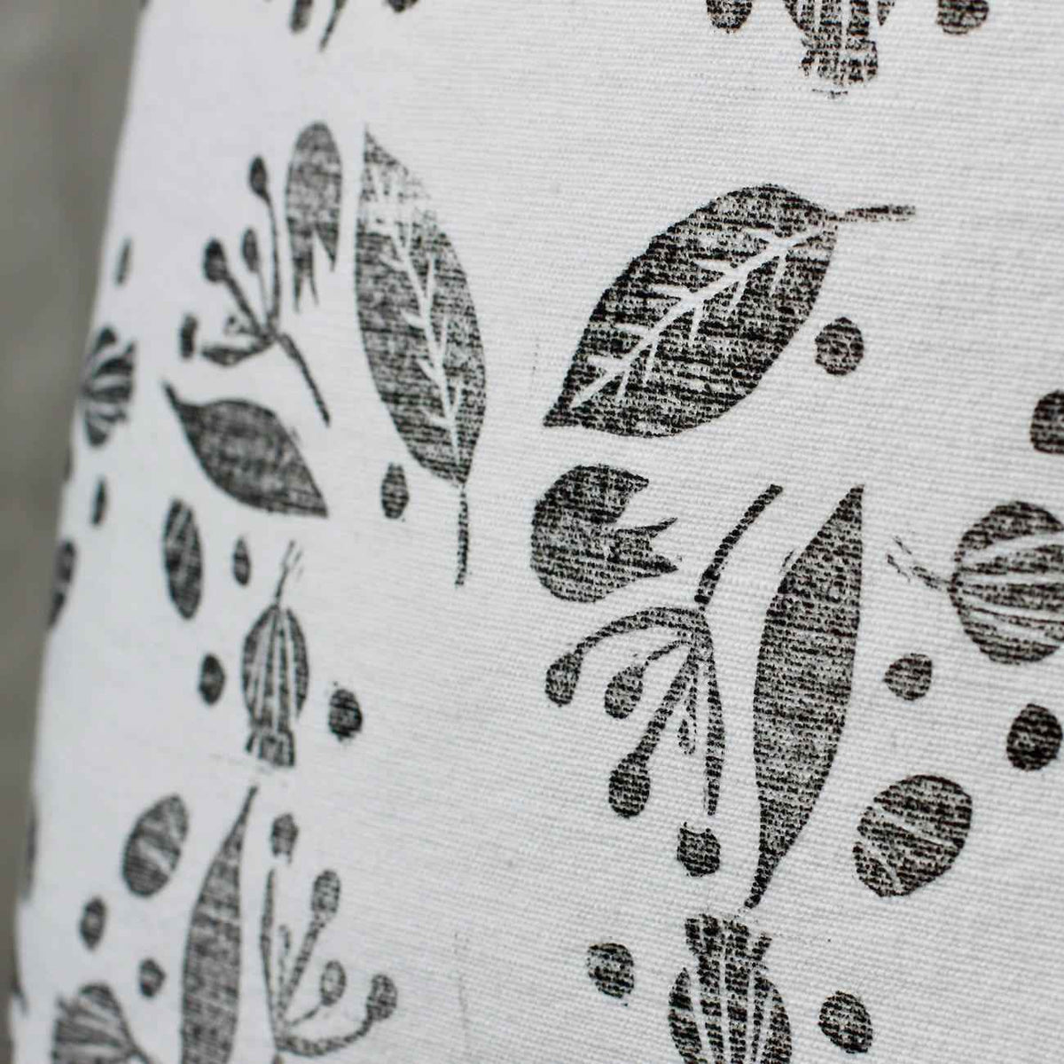 Linocut Project Bag - Long Handles XL - Black&White Flowers-La Cave à Laine
