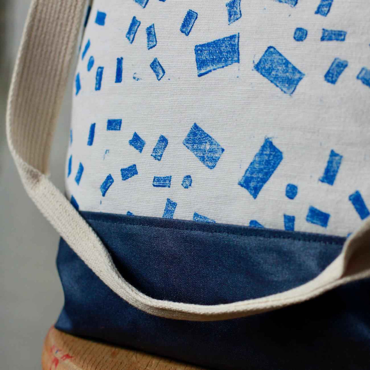 Linocut Project Bag - Long Handles XL - Blue-La Cave à Laine