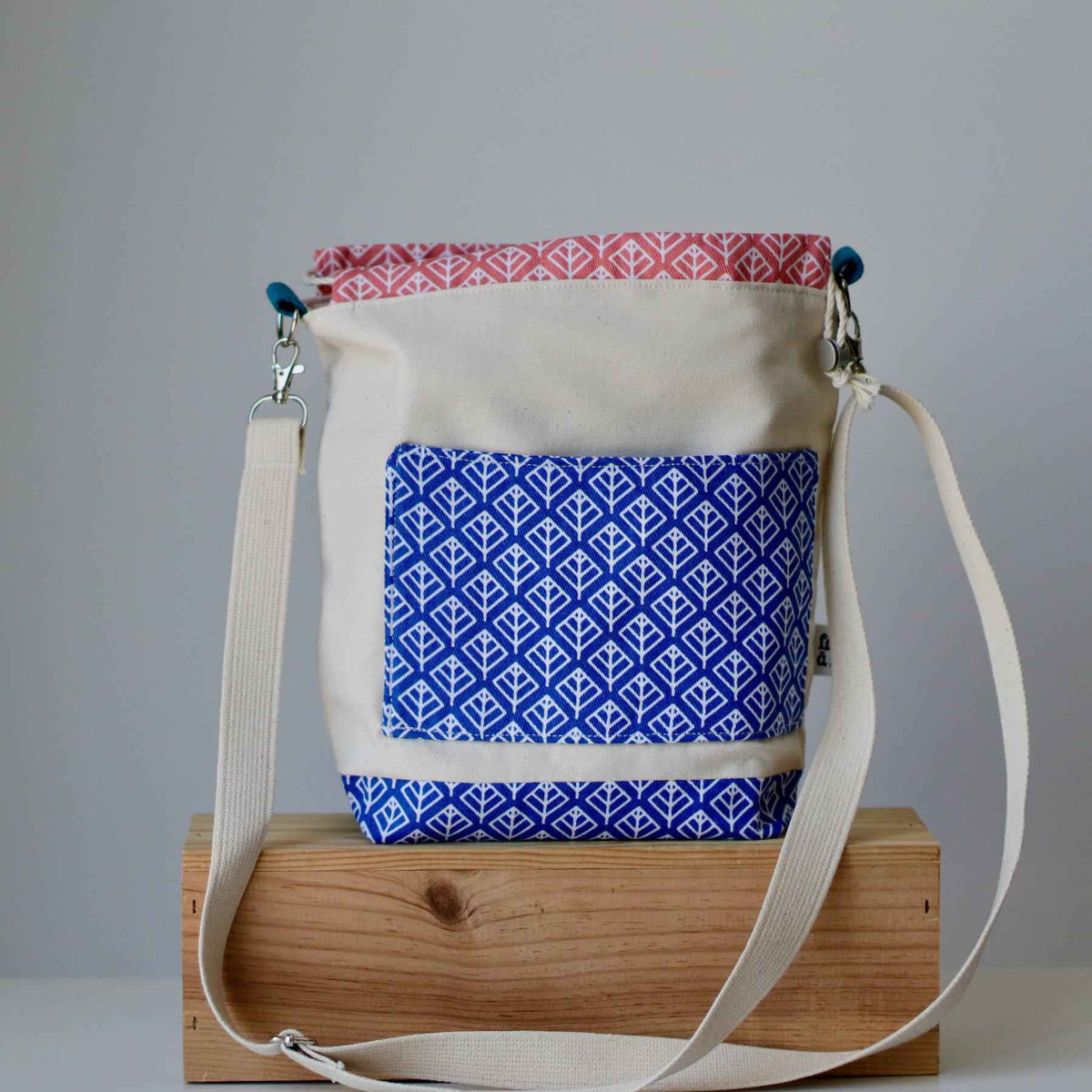 Estate Project Bag - Blue Losange - END OF COLLECTION-La Cave à Laine