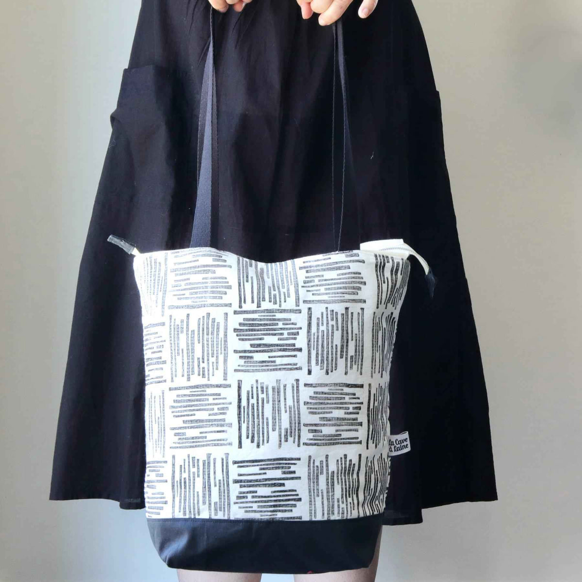 Linocut Project Bag - Long Handles XXL - Black&White-La Cave à Laine
