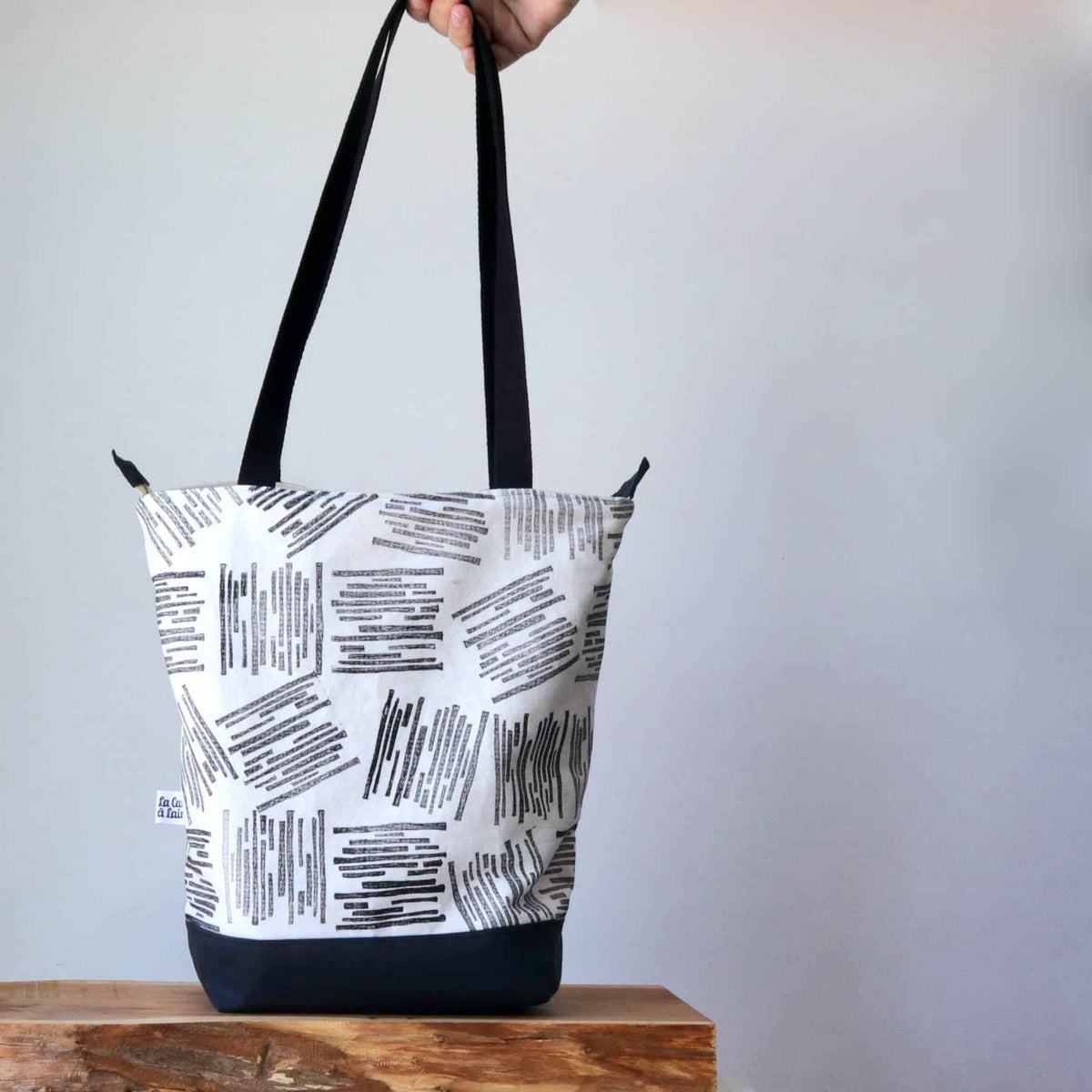Linocut Project Bag - Long Handles XXL - Black&White-La Cave à Laine